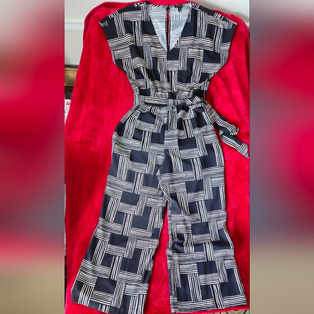 Ann Taylor Factory Black & White Geometric Pattern Wide Leg Jumpsuit - Size M